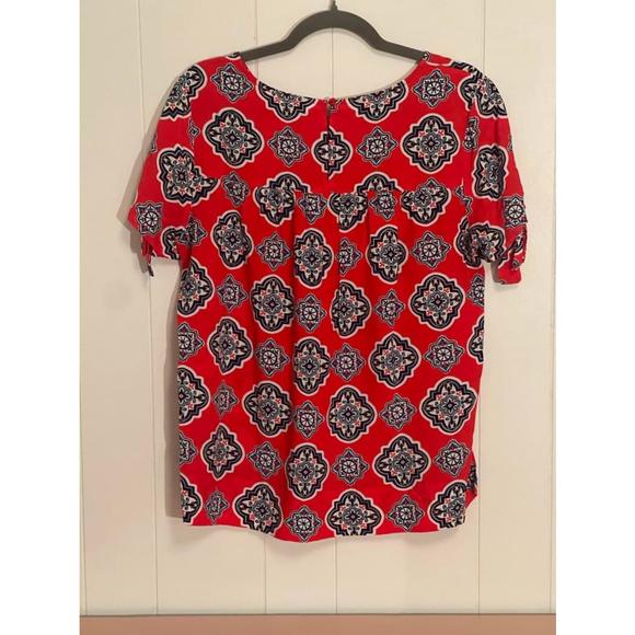 Women’s‎ Crown & Ivy red geometric blouse - Picture 4 of 7